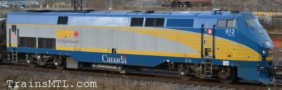 Locomotive VIA912 right side / coté droit
